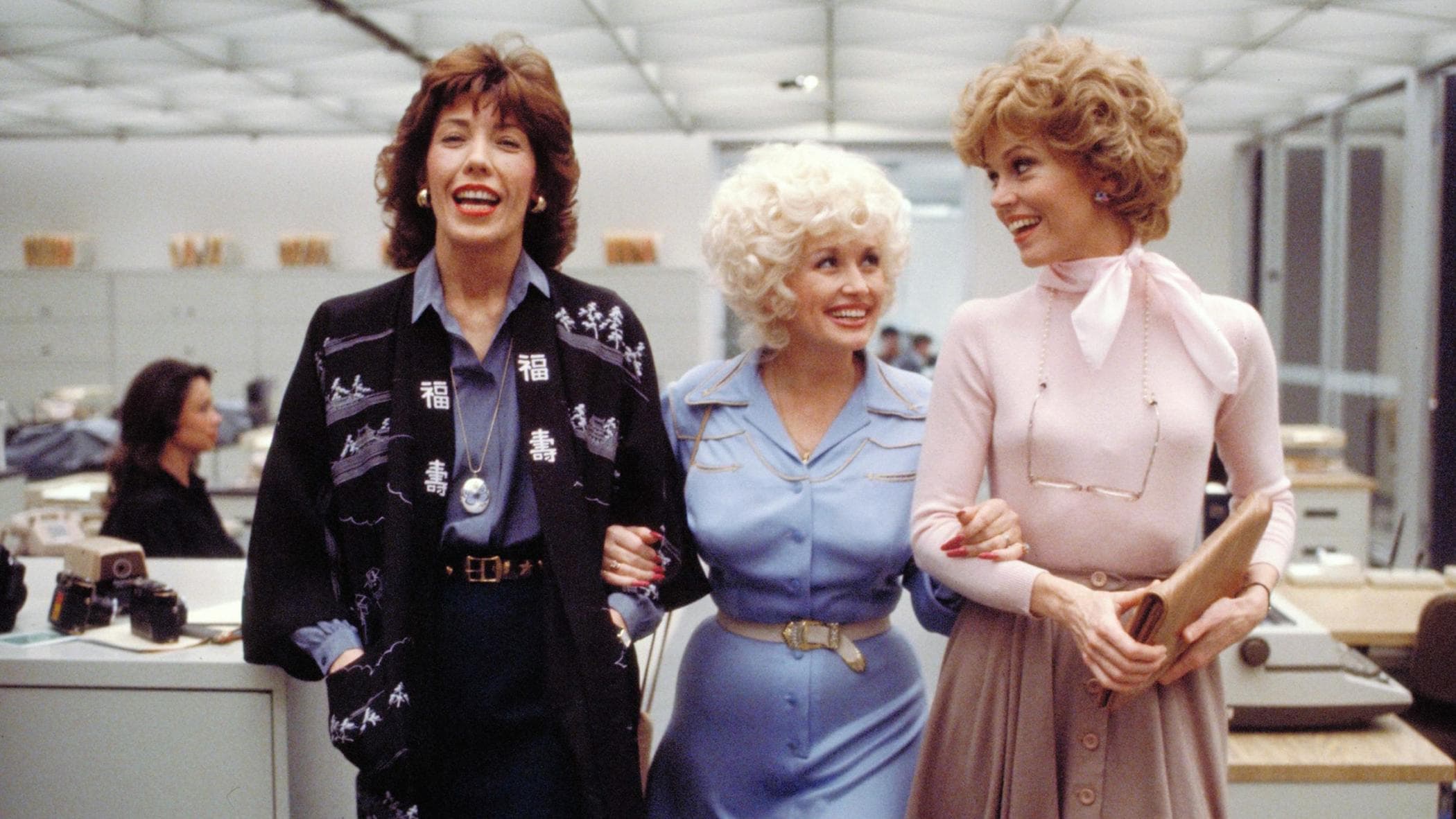 Dolly Parton, da Mick Jagger a Jane Fonda: “Giocherellona e profonda, incarnazione dell’empatia”