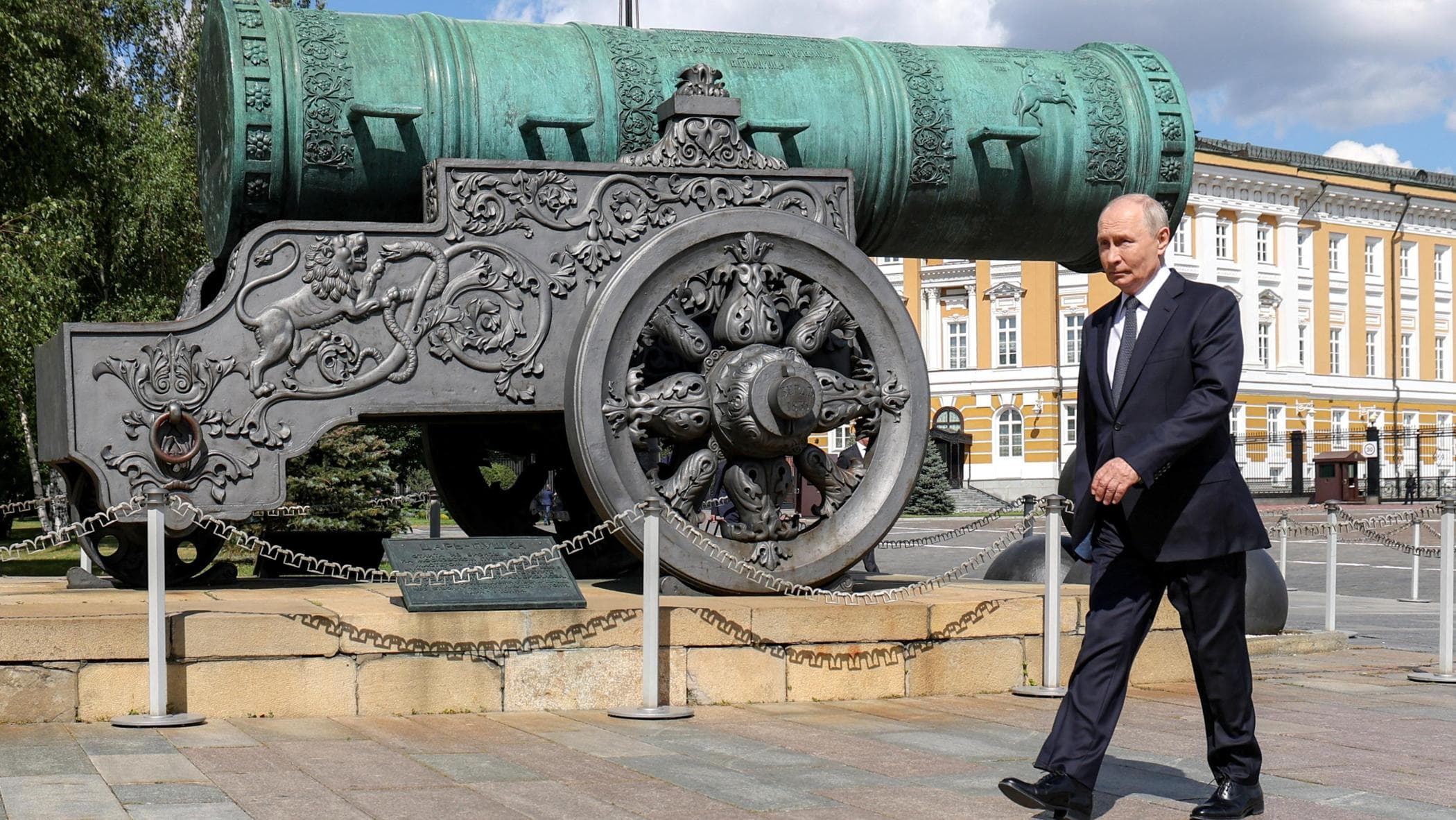 Il doppio schiaffo di Putin: boccia la pace di Zelensky e si prende le aziende russe
